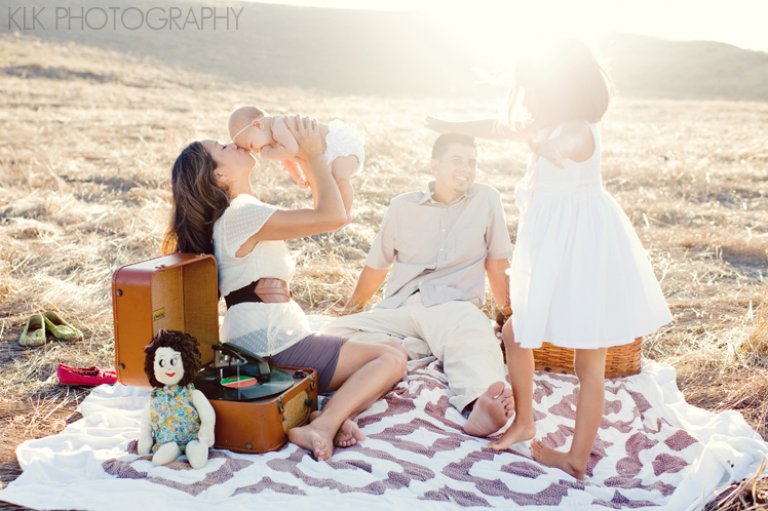 Picnic in the Field: Family Session with KLK Photography